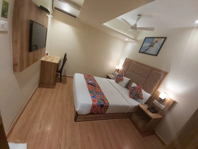 FabHotel Byaris International