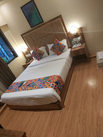 FabHotel Byaris International