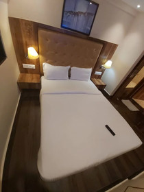 FabHotel Byaris International