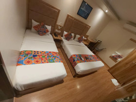 FabHotel Byaris International