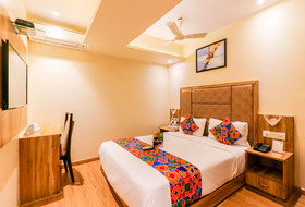 FabHotel Byaris International