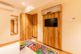 FabHotel Byaris International