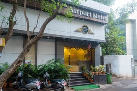 Hotel Airport Metro by OYO