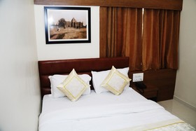 Hotel Crystal Luxury Inn