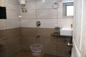 Hotel Crystal Luxury Inn