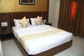 Hotel Crystal Luxury Inn