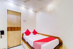 Hotel Dreamland by OYO