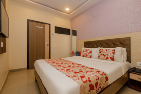 Hotel Golden Nest by OYO Rooms