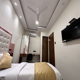 Hotel Airport Crown