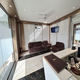 Hotel Airport Crown