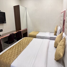 Hotel Airport Crown