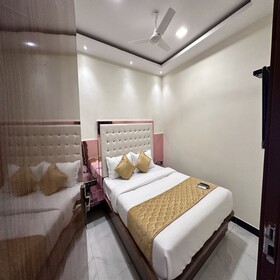 Hotel Airport Crown