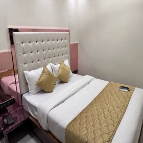 Hotel Airport Crown