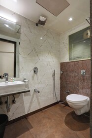 Hotel Ozone Inn