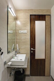 Hotel Ozone Inn