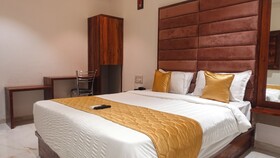 Hotel Palms Residency