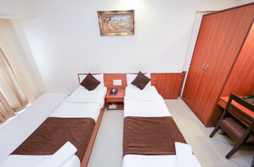 Lucky Hotel Goregaon