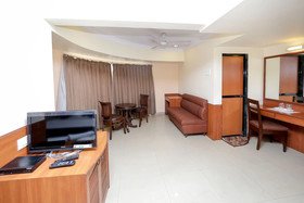 Lucky Hotel Goregaon