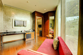 Niranta Airport Transit Hotel And Lounge