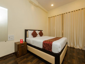 OYO 9849 Hotel Divine Residency
