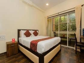 OYO 9849 Hotel Divine Residency