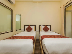OYO 9849 Hotel Divine Residency