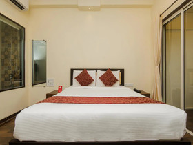 OYO 9849 Hotel Divine Residency