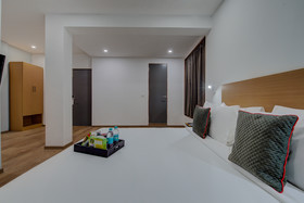 OYO Townhouse 046 Khar West Station