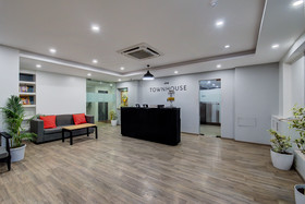 OYO Townhouse 046 Khar West Station