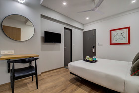 OYO Townhouse 046 Khar West Station