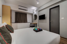 OYO Townhouse 046 Khar West Station