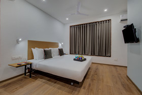 OYO Townhouse 046 Khar West Station