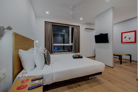 OYO Townhouse 046 Khar West Station