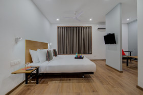 OYO Townhouse 046 Khar West Station