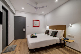 OYO Townhouse 046 Khar West Station