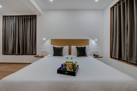 OYO Townhouse 046 Khar West Station