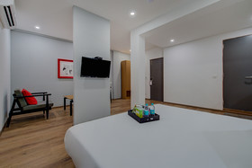 OYO Townhouse 046 Khar West Station