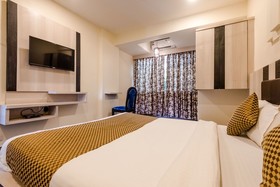 OYO Rana Residency Near Western Express Highway Metro Station