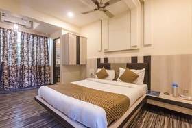 OYO Rana Residency Near Western Express Highway Metro Station