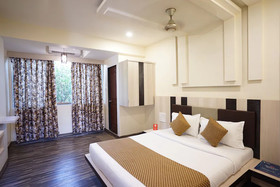 OYO Rana Residency Near Western Express Highway Metro Station