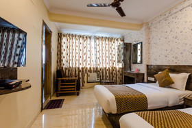 OYO Rana Residency Near Western Express Highway Metro Station