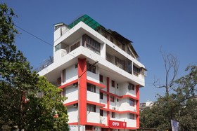 OYO Rana Residency Near Western Express Highway Metro Station