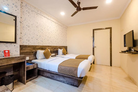OYO Rana Residency Near Western Express Highway Metro Station