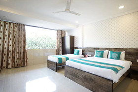 OYO Rana Residency Near Western Express Highway Metro Station