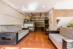 OYO Rana Residency Near Western Express Highway Metro Station