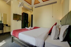 Hotel RR Suites - Near LODHA Xperia Mall