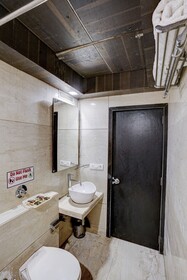 Hotel RR Suites - Near LODHA Xperia Mall