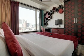 Hotel RR Suites - Near LODHA Xperia Mall