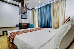Hotel RR Suites - Near LODHA Xperia Mall