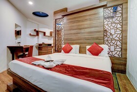 Hotel RR Suites - Near LODHA Xperia Mall